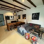 Beautiful Loft Space In Historic *