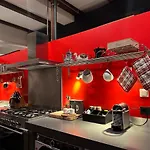 Beautiful Loft Space In Historic スキーダム
