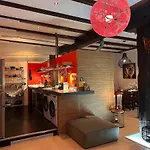 Beautiful Loft Space In Historic 別荘 *