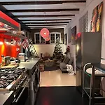 Beautiful Loft Space In Historic 別荘 スキーダム