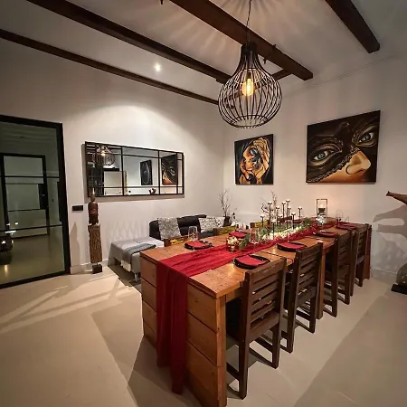 Beautiful Loft Space In Historic Hébergement de vacances *