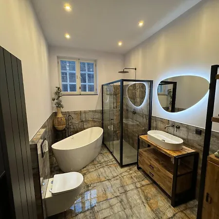 Beautiful Loft Space In Historic