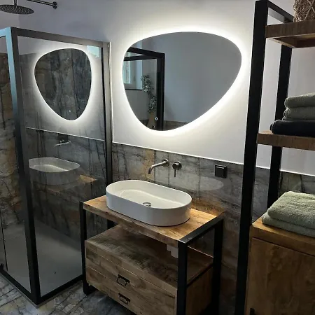 Beautiful Loft Space In Historic