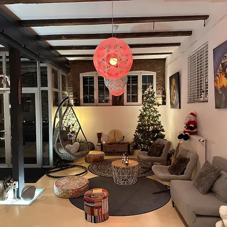 Beautiful Loft Space In Historic