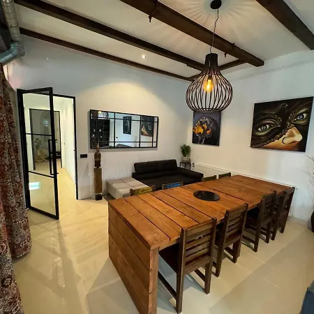 Beautiful Loft Space In Historic *