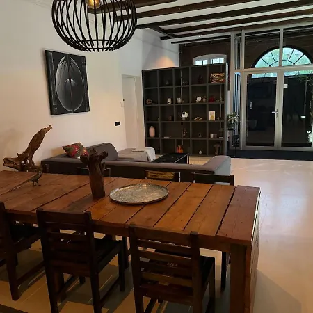 Beautiful Loft Space In Historic *