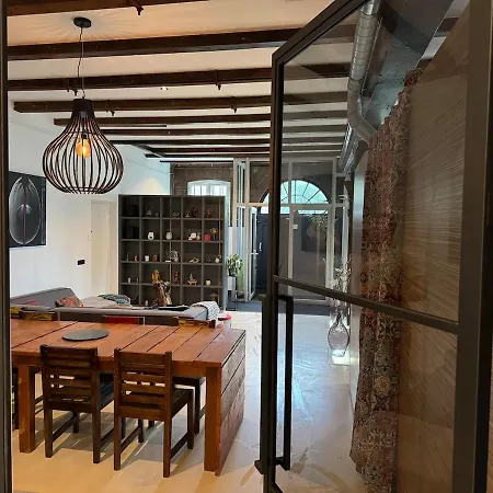 Beautiful Loft Space In Historic Hébergement de vacances