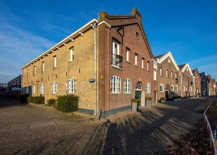 Beautiful Loft Space In Historic