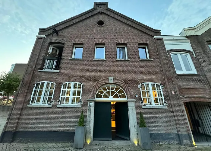 Beautiful Loft Space In Historic *