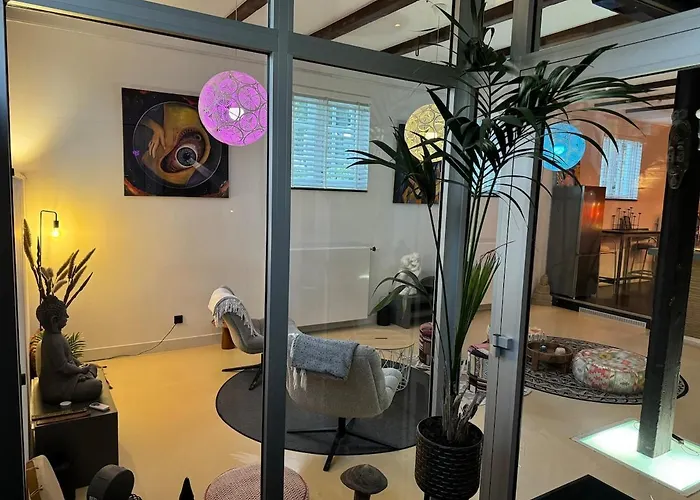 Beautiful Loft Space In Historic *