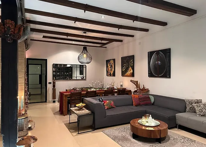 Beautiful Loft Space In Historic