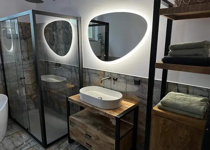 Beautiful Loft Space In Historic