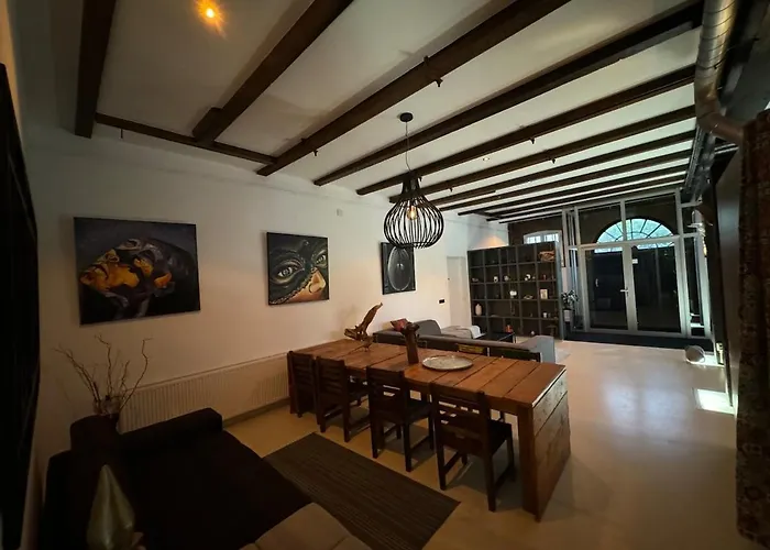 Beautiful Loft Space In Historic