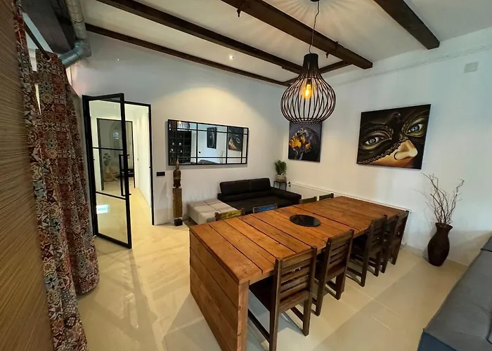 Beautiful Loft Space In Historic *