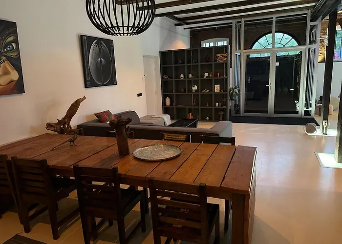 Beautiful Loft Space In Historic *