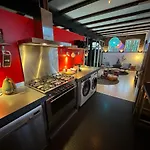 Beautiful Loft Space In Historic スキーダム