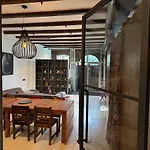 Beautiful Loft Space In Historic 別荘