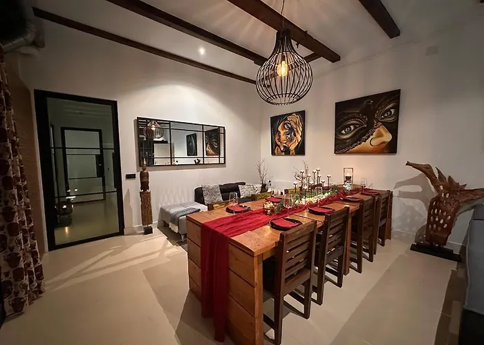 Beautiful Loft Space In Historic Holiday home *