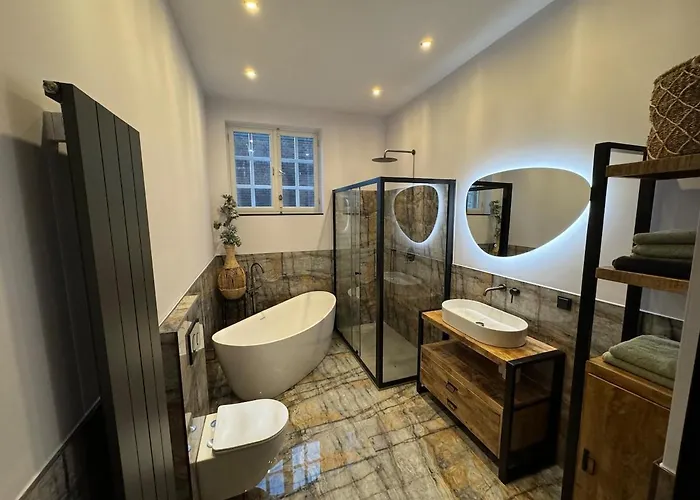 Beautiful Loft Space In Historic